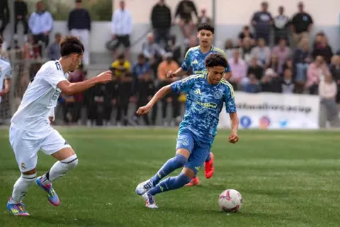 رضا بابكر يقود أياكس تحت 15 عامًا للتتويج بكأس شرق مايوركا